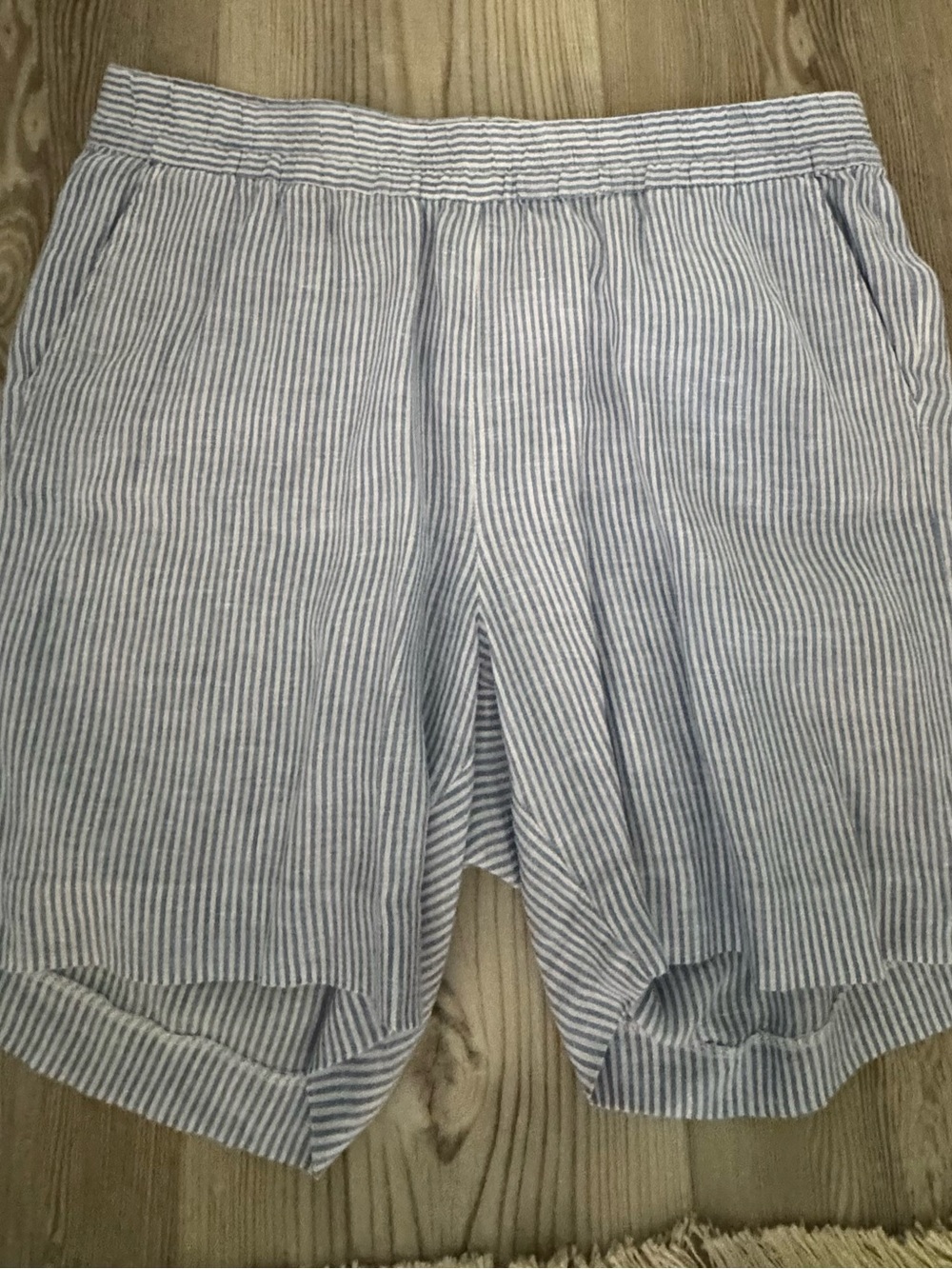 Hi Ho Women’s Blue and White Striped Linen-Blend Shorts, size Large